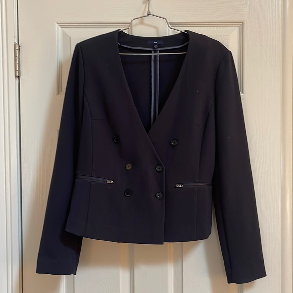 A Gap Stretch Cropped Blazer